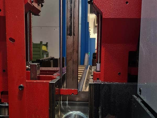 taglio-di-precisione-in-officina